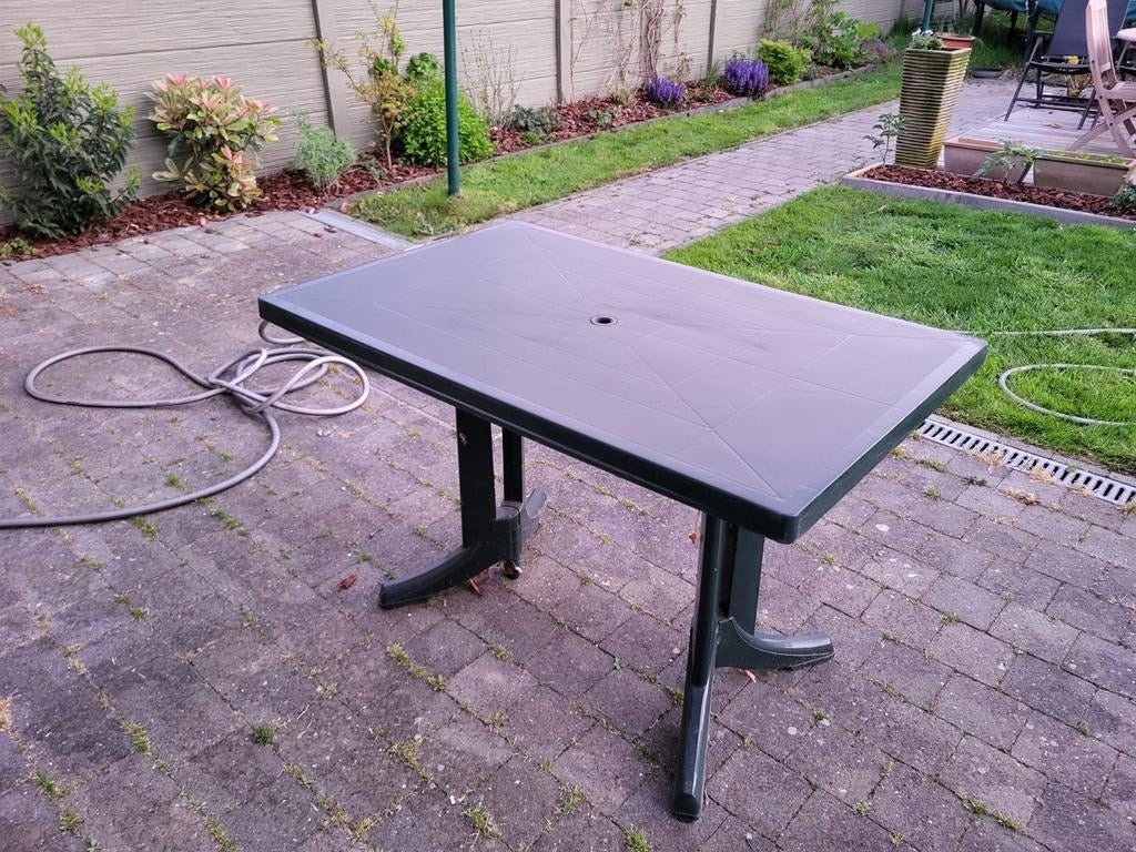 GRATIS Kleine groene tuintafel 110x70, Tuin en Terras, Ophalen