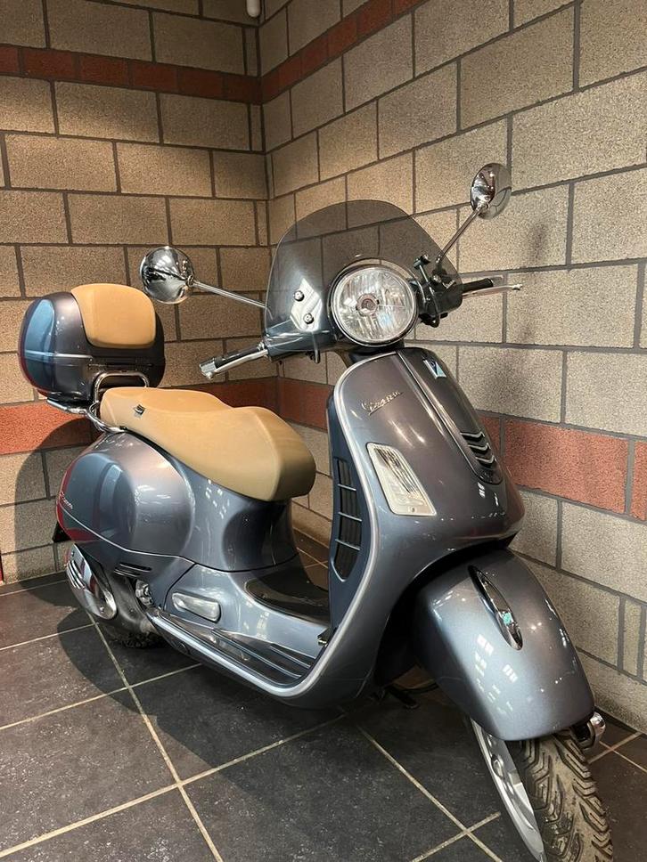 Vespa GTS 300, Vélos & Vélomoteurs, Vélomoteurs & Scooters bridés, Comme neuf, Vespa, Essence, Enlèvement ou Envoi