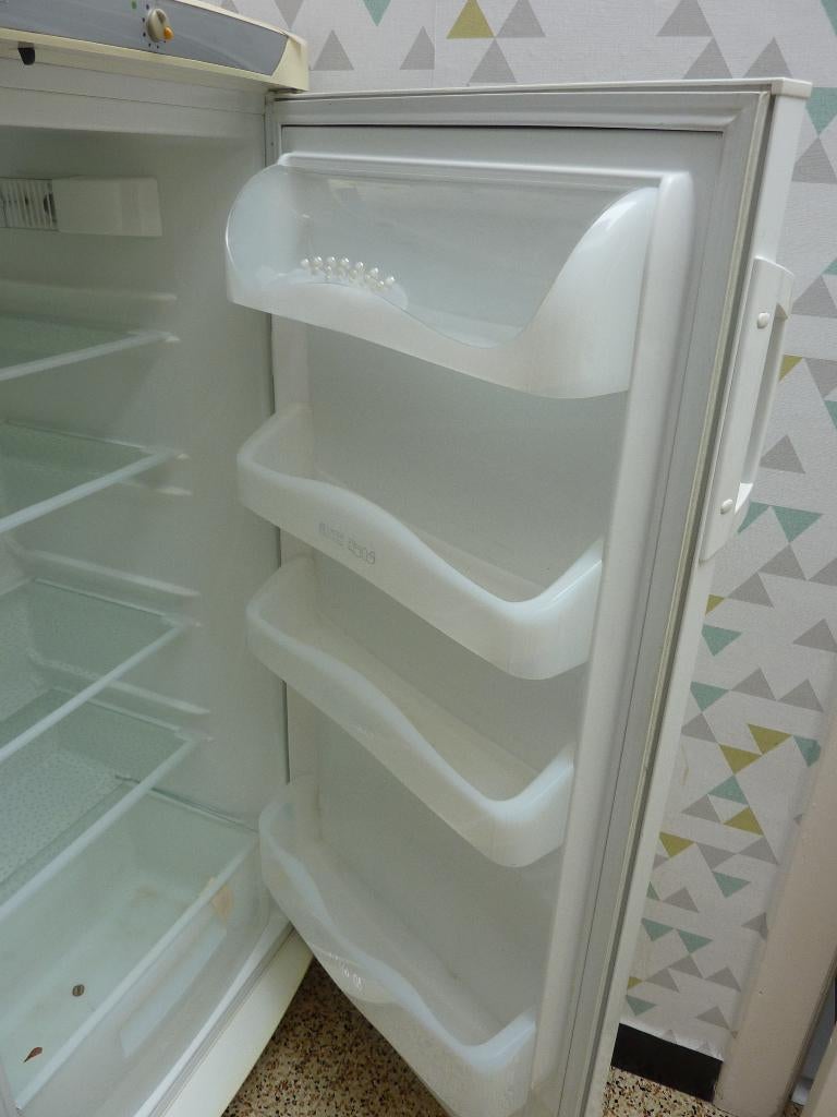 FRIGO ZANUSSI, 200 litres ou plus, 60 cm ou plus, Sans bac à congélation, Comme neuf