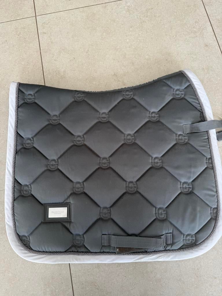 Equestrian stockholm dressuur cob, Animaux & Accessoires, Chevaux & Poneys | Couvertures & Couvre-reins, Tapis de dressage, Equestrian Stockholm