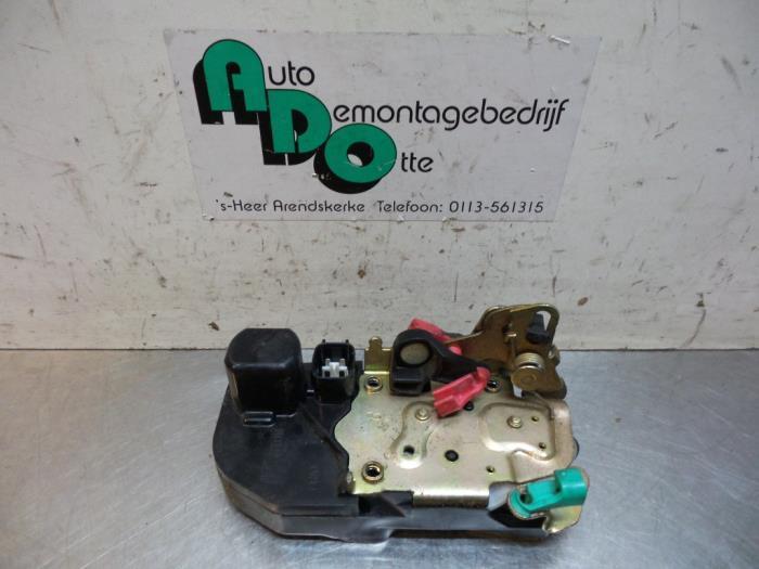 Serrure portière mécanique 4portes arrière droite d'un Je, Autos : Pièces & Accessoires, Carrosserie & Tôlerie, Jeep, Utilisé