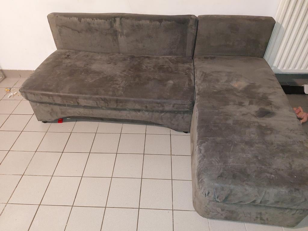 Kleine bank met opbergruimte.