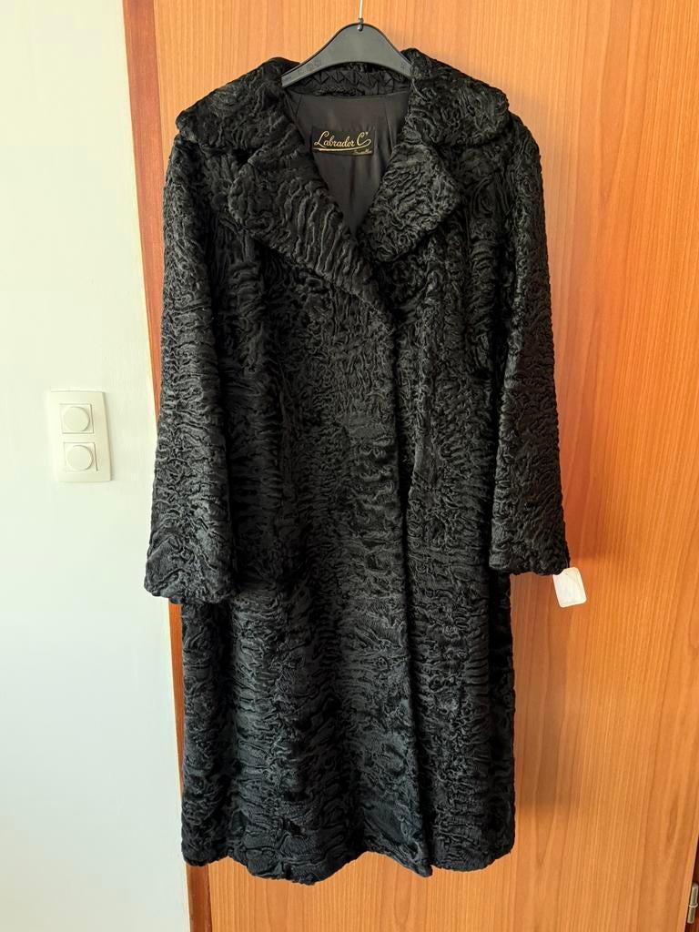 Manteau en astrakan, Ophalen, Dames