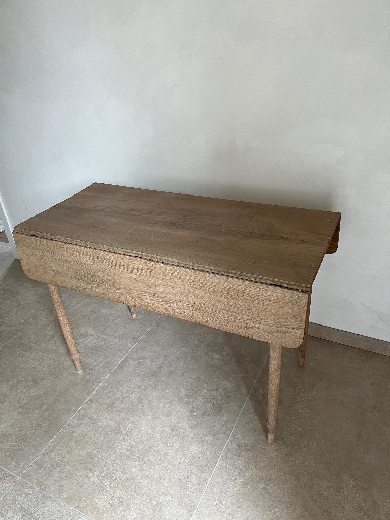 Mooi massief eiken tafeltje ( Gezandstraald / gekleurd ), Ophalen, Zo goed als nieuw