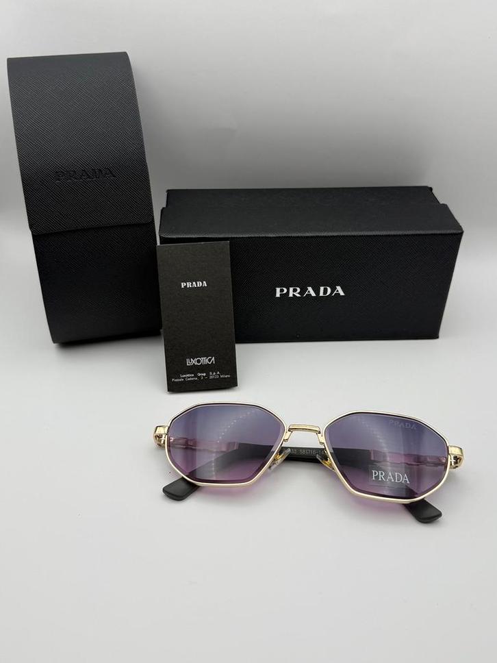 Lunettes de soleil Prada neuves avec emballage, Bijoux, Sacs & Beauté, Lunettes de Soleil & Lunettes | Hommes, Neuf, Lunettes de soleil
