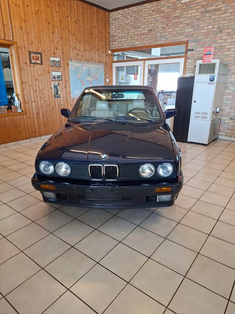 BMW 318 is cabrio 1796 cm3 100 kw, Auto's, BMW, Particulier, 3 Reeks, Benzine, Cabriolet, 2 deurs, Handgeschakeld, Blauw, Beige