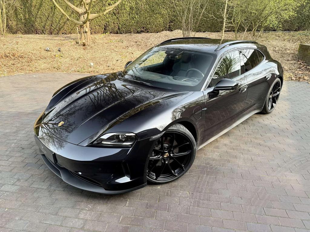 Porsche Taycan Sport Turismo 105kWh/BOSE/Pano/Sport Chrono/S, Autos, Porsche, Cuir, Phares entièrement LED, Achat, 2270 kg