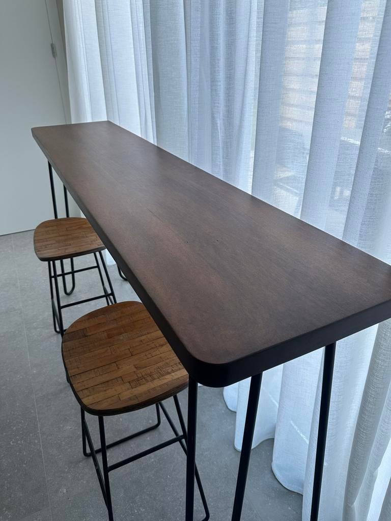 Hoge bijzettafel (walnoot kleur) inclusief 2 krukken, Ophalen, Zo goed als nieuw