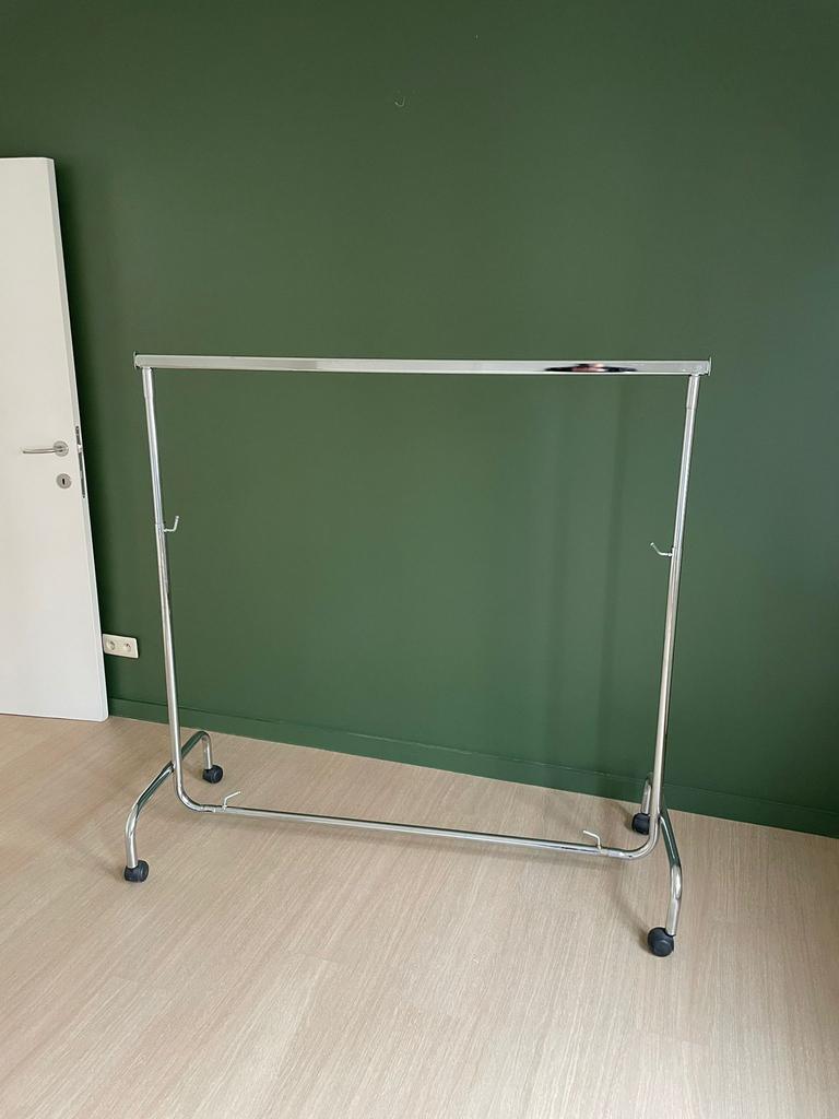 Kledingrek, Ophalen, Zo goed als nieuw