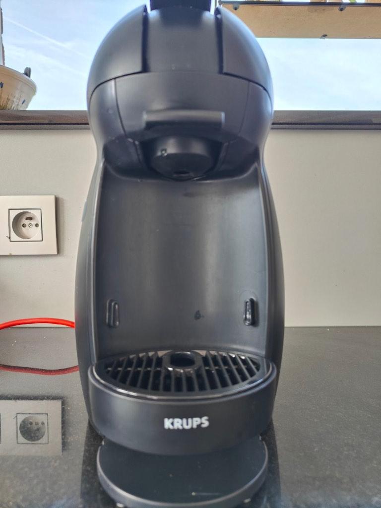 Krups DolceGusto zwart met hippe rode draad, Elektronische apparatuur, Koffiepads en cups, Gebruikt, Koffiemachine, Ophalen of Verzenden