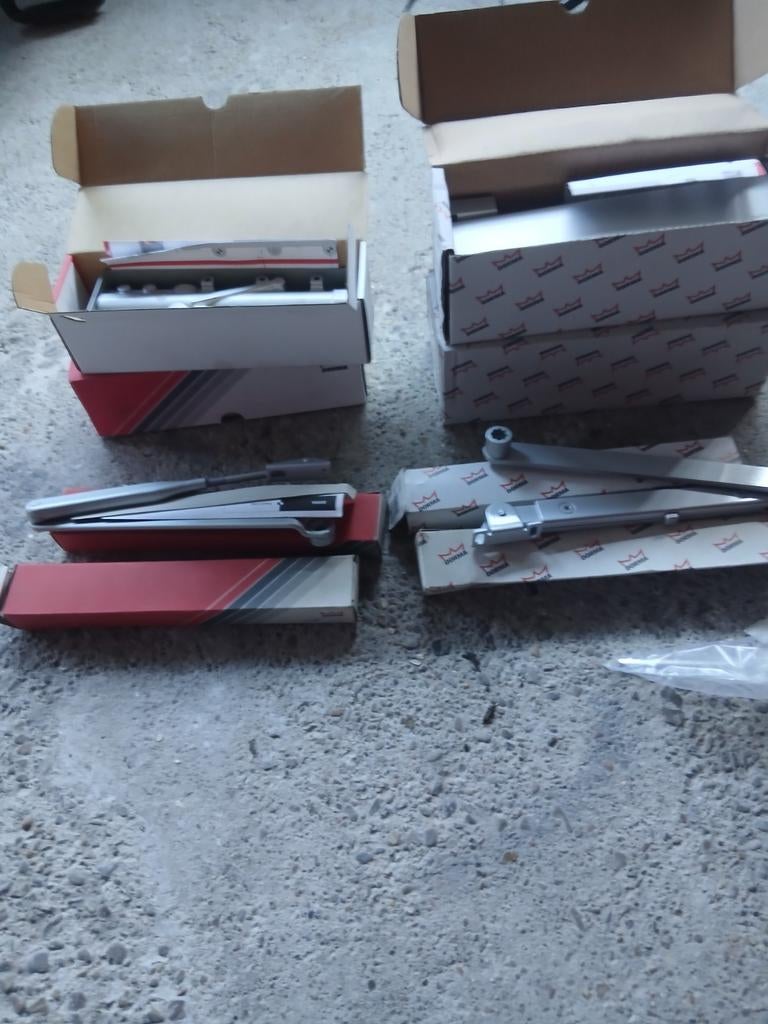 Deurpomp en arm, Enlèvement