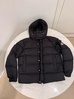 Moncler Maya 70 Hooded Short Down Jacket Size 3, Enlèvement ou Envoi, Neuf, Taille 48/50 (M), Noir