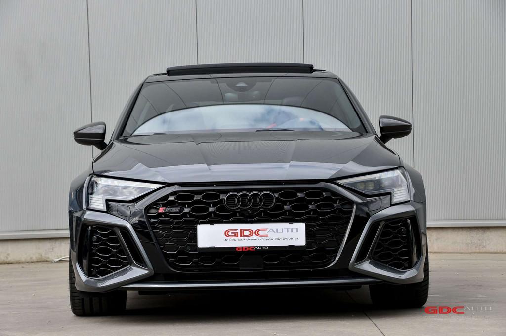 Audi RS3 RS3 Berline I CERAMIC BRAKES I CARBON PAKKET I PANO, Autos, Audi, Argent ou Gris, Achat, 2480 cm³, Euro 6