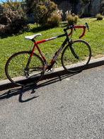 Vélo de course HICKER 2 MILA 28 pouces 18V., Vélos & Vélomoteurs, Vélos | Vélos de course, Autres marques, Aluminium, Comme neuf