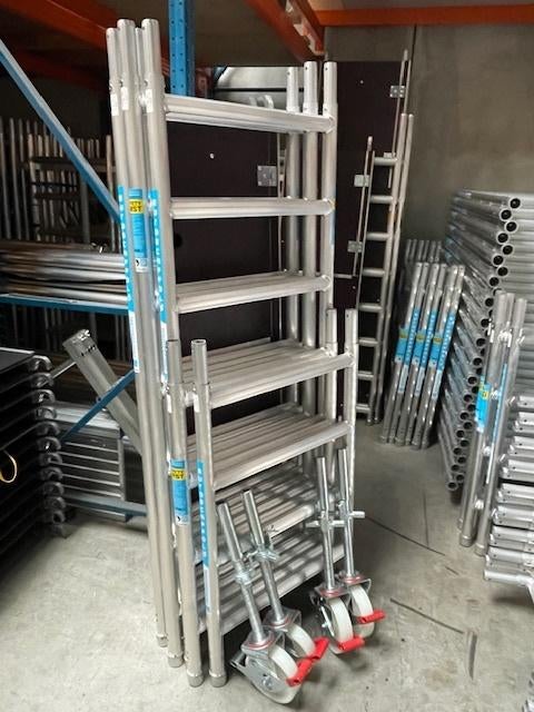 Nieuwe Euroscaffold Prof steiger 6mWerkhoogte + Aanhanger!!!, Doe-het-zelf en Bouw, Steigers, Nieuw, Rolsteiger of Kamersteiger