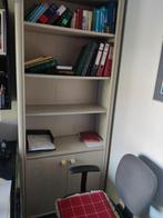 Verschillende bureaukasten en hangkast, Ophalen