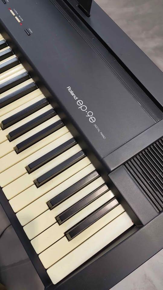 Piano digital Roland, Muziek en Instrumenten, Piano's, Zo goed als nieuw, Piano, Zwart, Digitaal, Ophalen