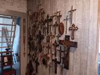 Grote verzameling kruisbeelden en paternosters., Antiek en Kunst, Antiek | Religieuze voorwerpen, Ophalen