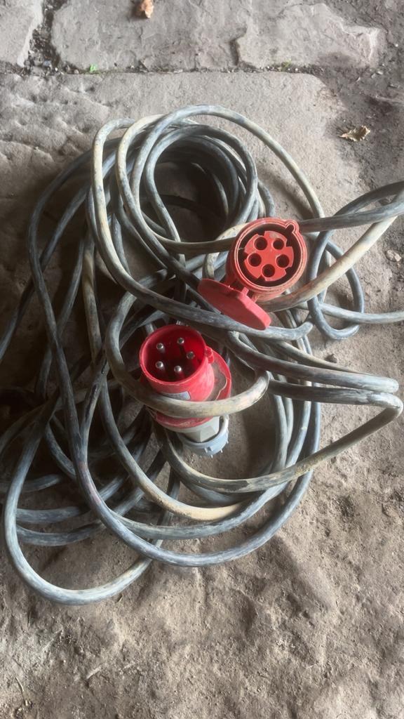 Mennekes  CEE 63 A H07RN-F 5G16 5 x 16 15 m, Enlèvement, Utilisé, Prise de courant