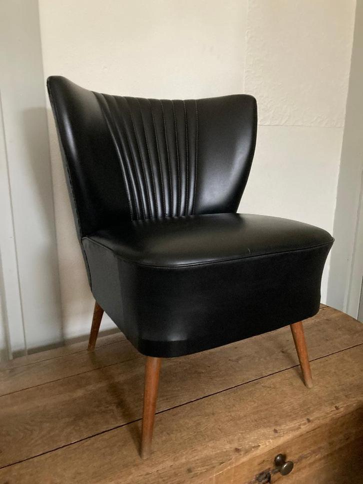 Vintage cocktail stoel - zwart skai leer, Huis en Inrichting, Stoelen, Eén, Hout, Leer, Zwart, Ophalen