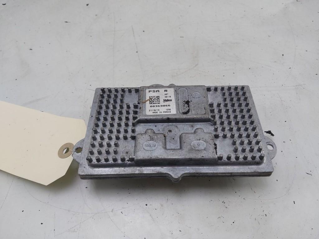 MODULE DE PHARE À DEL Peugeot 5008 II (M4 / MC / MJ / MR), Valeo, Utilisé, 100, rue de Courcelles
75017  Paris, FR, Info@valeo.fr