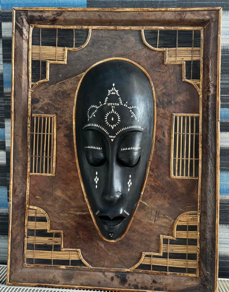 Afrikaans masker met kader, Ophalen