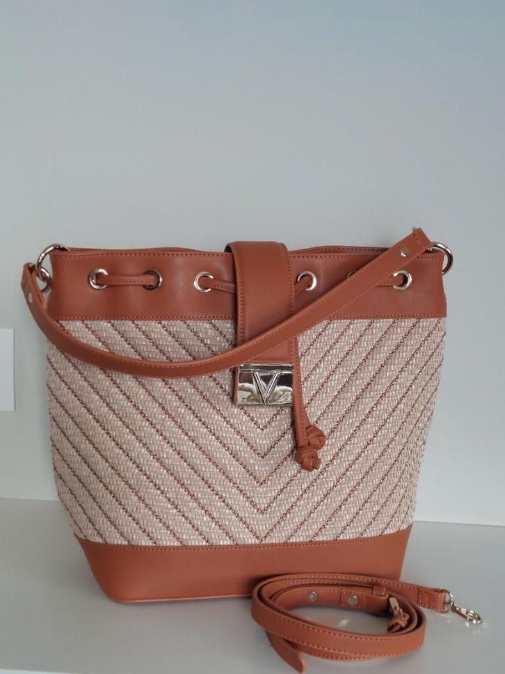 Nieuwe handtas in raffia van (Mario) Valentino, Handtassen en Accessoires, Tassen | Damestassen, Nieuw, Handtas, Beige, Ophalen