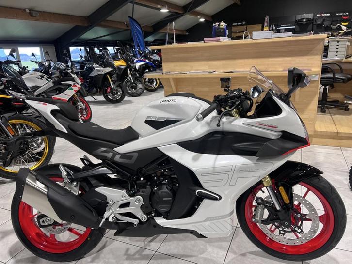 CFMOTO 450 SR, Motoren, Motoren | CFMOTO, Bedrijf, Super Sport, 12 t/m 35 kW, Ophalen