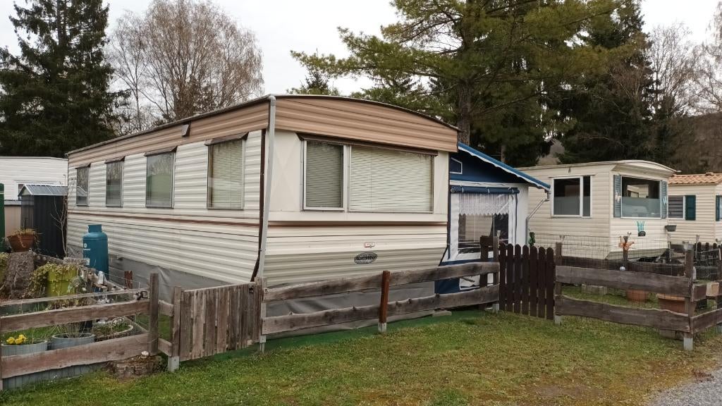 Mobil-home avec auvent et abri de jardin, Jusqu'à 2