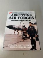 Argentijnse Luchtmacht in de Falklandoorlog - Warbirds 45, Enlèvement ou Envoi, Comme neuf, Armée de l'air