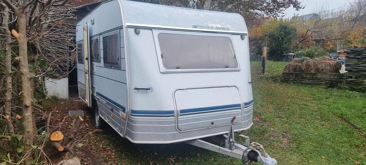 Superbe caravane HYMER ERIBA NOVA très bon état, Caravans en Kamperen, Caravans, Particulier, Eriba, Frans bed, Vast bed, Douche