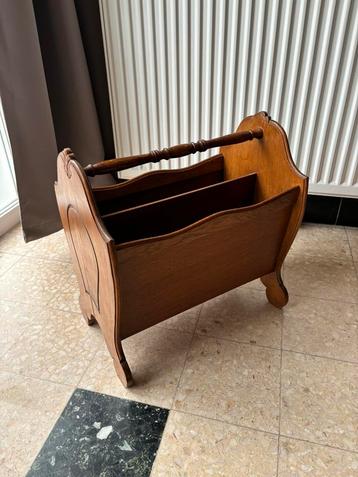 Porte-journaux à vendre  beschikbaar voor biedingen