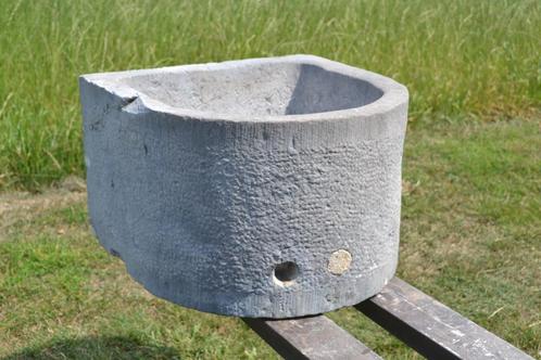 antieke halfronde hoge arduinen pompbak, Tuin en Terras, Waterpartijen en Fonteinen, Hardsteen, Ophalen