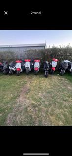 Lot van 17 scooters + schrobmachine + onderdelen, Fietsen en Brommers, Ophalen