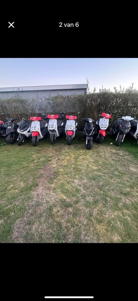 Lot van 17 scooters + schrobmachine + onderdelen, Fietsen en Brommers, Scooters | Overige merken, Ophalen