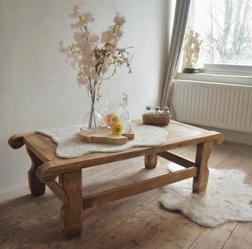 Table basse en bois naturel 