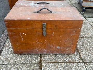 Houten gereedschapskist beschikbaar voor biedingen