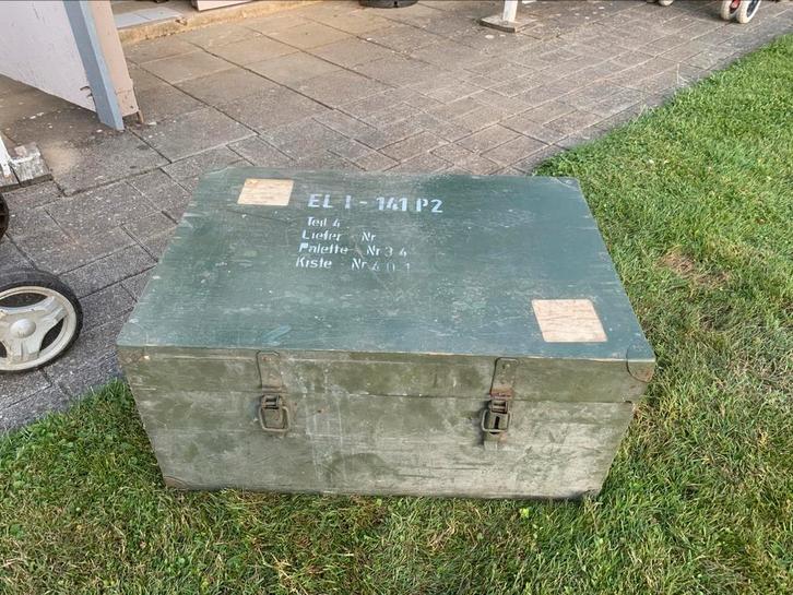 Militaire kist / koffer uit Tsjechië, Verzamelen, Militaria | Algemeen, Overige soorten, Kist of Geocache, Ophalen