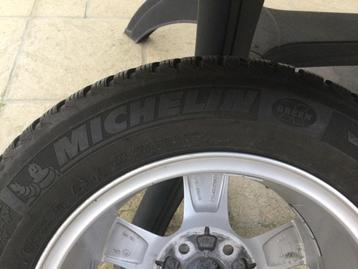VW Touran : pneus d'hiver 4 zgan sur jantes en aluminium