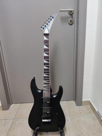 Jackson JS32 Dinky Arch Top Satin Black, Musique & Instruments, Autres marques, Comme neuf, Enlèvement, Solid body