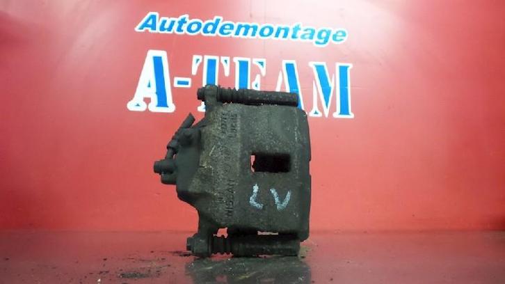 REMKLAUW LINKS VOOR Nissan Primera (P11) (01-1996/07-2002), Auto-onderdelen, Remmen en Aandrijving, Nissan, Gebruikt
