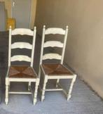 Paar witte landelijke stoelen met houten poten, Ophalen