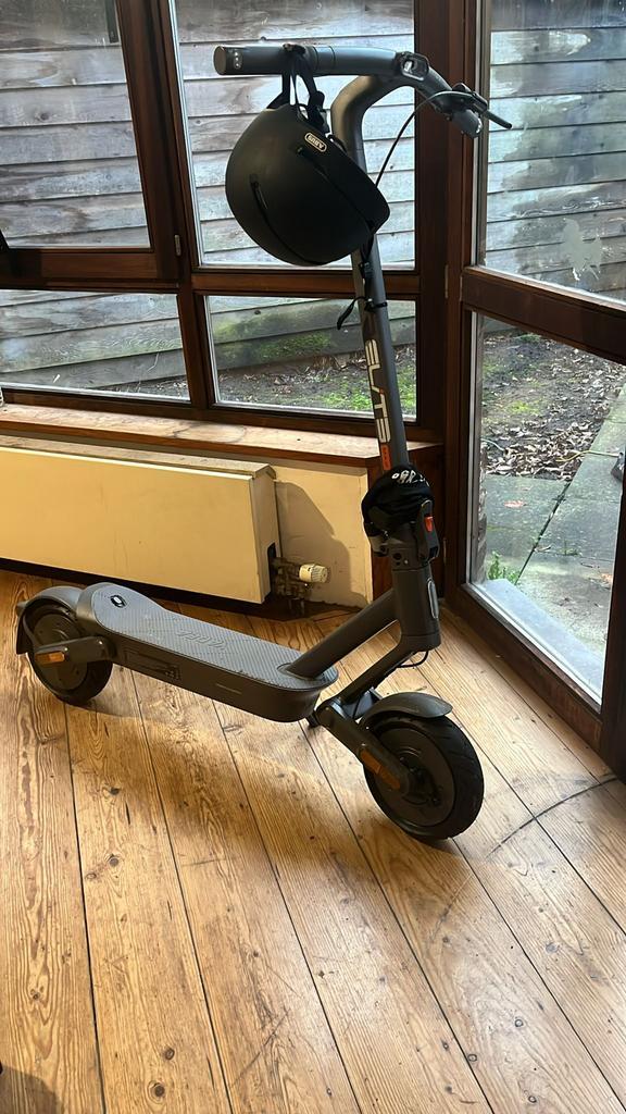 YADEA Electric Scooter – Like New – Including Helmet, Fietsen en Brommers, Steps, Zo goed als nieuw, Ophalen of Verzenden
