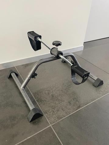 Stoelfiets, pedaaltrainer, hometrainer voor armen en benen beschikbaar voor biedingen