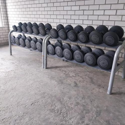 Technogym dumbells set  12 kilo tot 36 kilo  zeer schone, Sport en Fitness, Fitnessmaterialen, Zo goed als nieuw, Ophalen