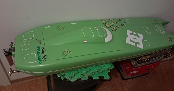 Mystic MHZ - RC Offshore Catamaran Powerboat, Hobby en Vrije tijd, Modelbouw | Radiografisch | Overige, Zo goed als nieuw, Ophalen