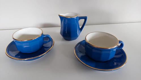 2 nieuwe blauwe Apilco style kopjes en bordjes met melkpotje, Antiek en Kunst, Antiek | Servies los, Ophalen of Verzenden