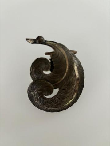 Vintage Kitsch Broche Art Déco Plume Emu Années 1930, Enlèvement ou Envoi, 4 à 7 cm, Utilisé, Autres matériaux