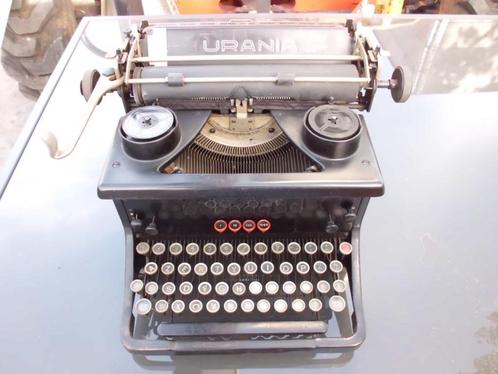 Machine à écrire antique Urania modèle 8, Antiquités & Art, Curiosités & Brocante, Enlèvement