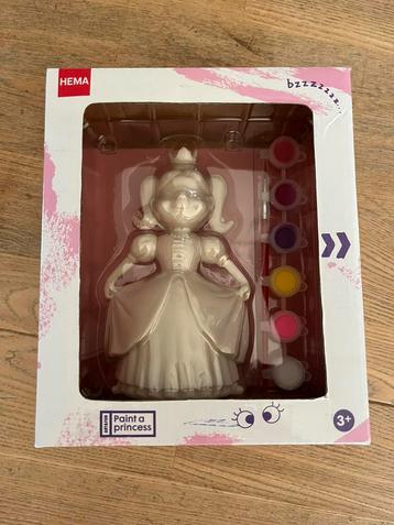 Paint a princess- beeldje met verf beschikbaar voor biedingen